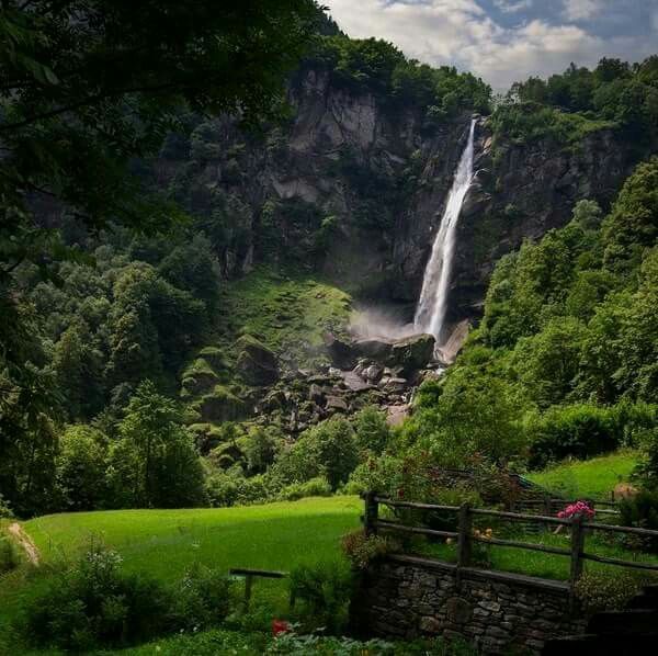 https://mdw-travel-data-us-east-1.s3.amazonaws.com/img/country/Switzerland/Vallemaggia/img_02.jpg
