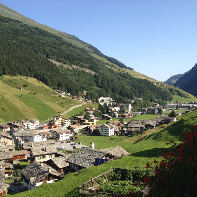 https://mdw-travel-data-us-east-1.s3.amazonaws.com/img/country/Switzerland/Vals/img_02.jpg
