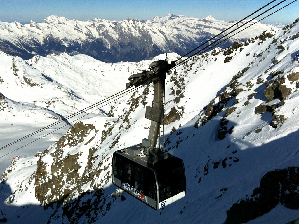 https://mdw-travel-data-us-east-1.s3.amazonaws.com/img/country/Switzerland/Verbier-4-Vallees/img_02.jpg