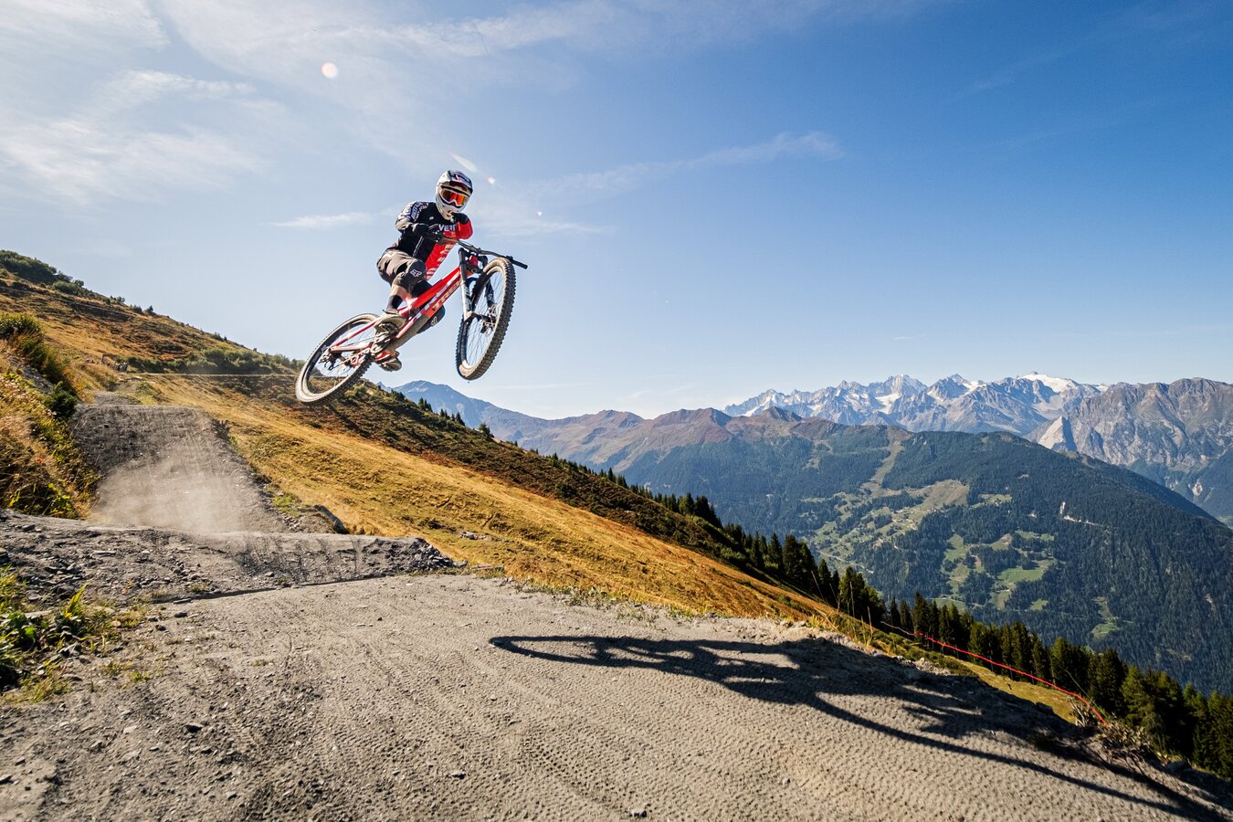 https://mdw-travel-data-us-east-1.s3.amazonaws.com/img/country/Switzerland/Verbier-Bike-Park/img_01.jpg