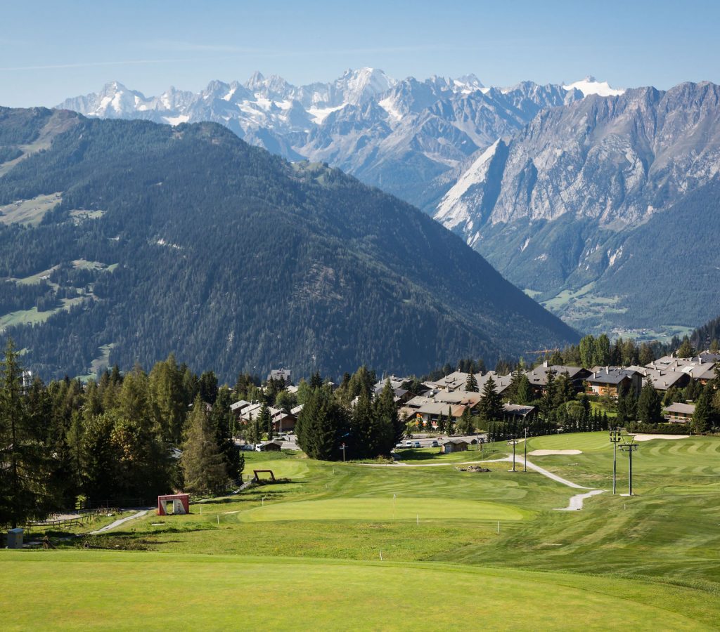 https://mdw-travel-data-us-east-1.s3.amazonaws.com/img/country/Switzerland/Verbier-Golf-Course/img_01.jpg