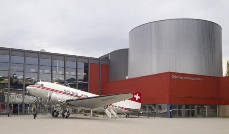 https://mdw-travel-data-us-east-1.s3.amazonaws.com/img/country/Switzerland/Verkehrshaus-der-Schweiz/img_00.jpg