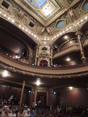 https://mdw-travel-data-us-east-1.s3.amazonaws.com/img/country/Switzerland/Victoria-Hall/img_02.jpg