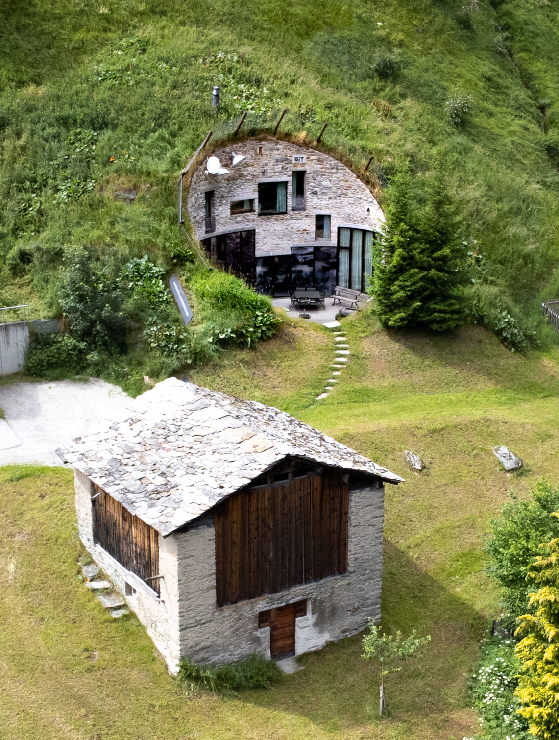https://mdw-travel-data-us-east-1.s3.amazonaws.com/img/country/Switzerland/Villa-Balthus/img_01.jpg