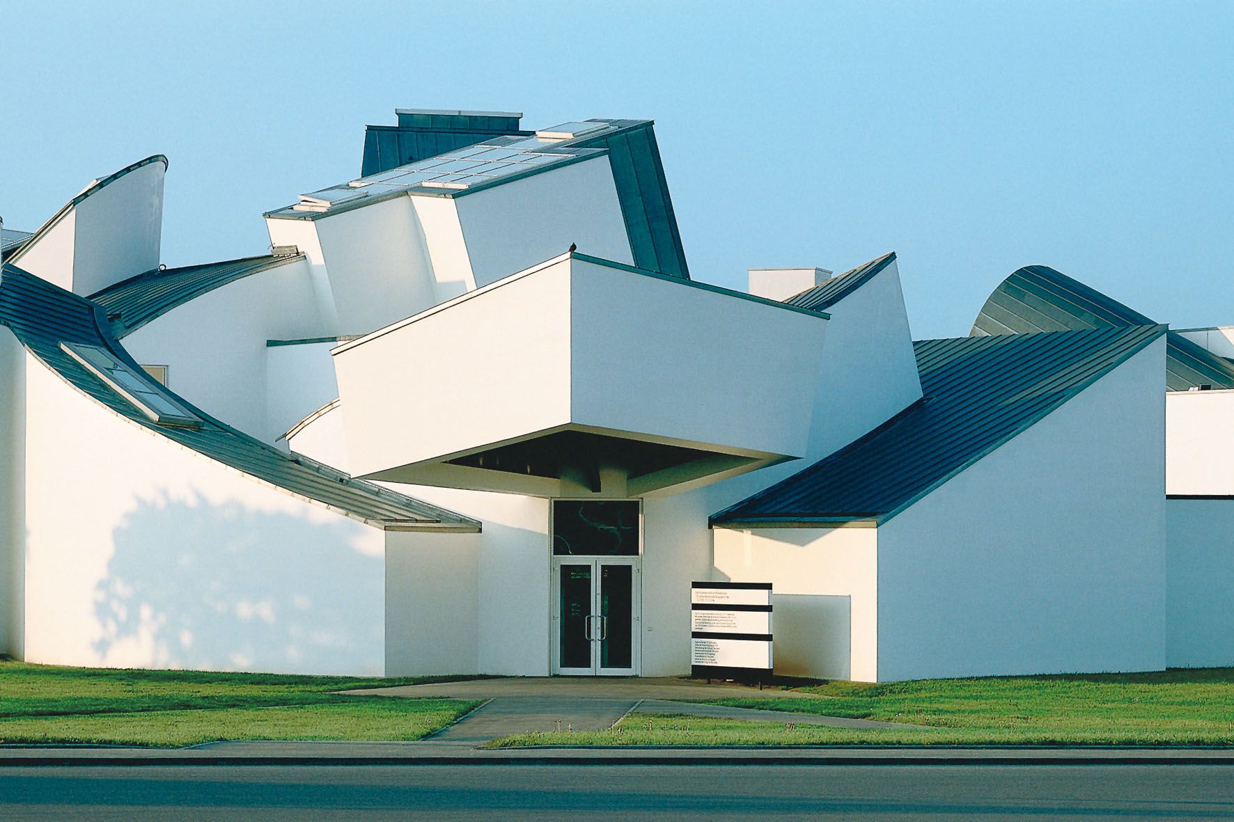 https://mdw-travel-data-us-east-1.s3.amazonaws.com/img/country/Switzerland/Vitra-Design-Museum/img_00.jpg