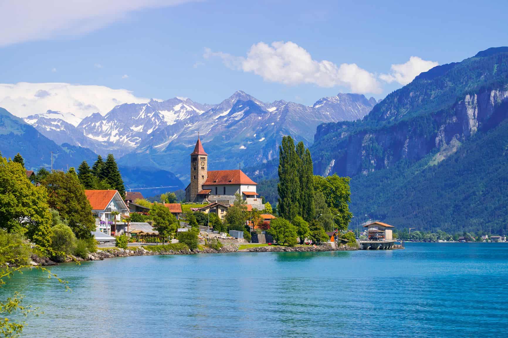 https://mdw-travel-data-us-east-1.s3.amazonaws.com/img/country/Switzerland/Vue-des-Alpes/img_02.jpg