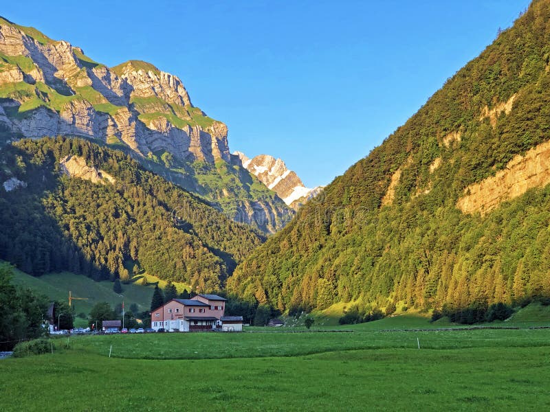 https://mdw-travel-data-us-east-1.s3.amazonaws.com/img/country/Switzerland/Wasserauen-Ebenalp-Cable-Car/img_03.jpg