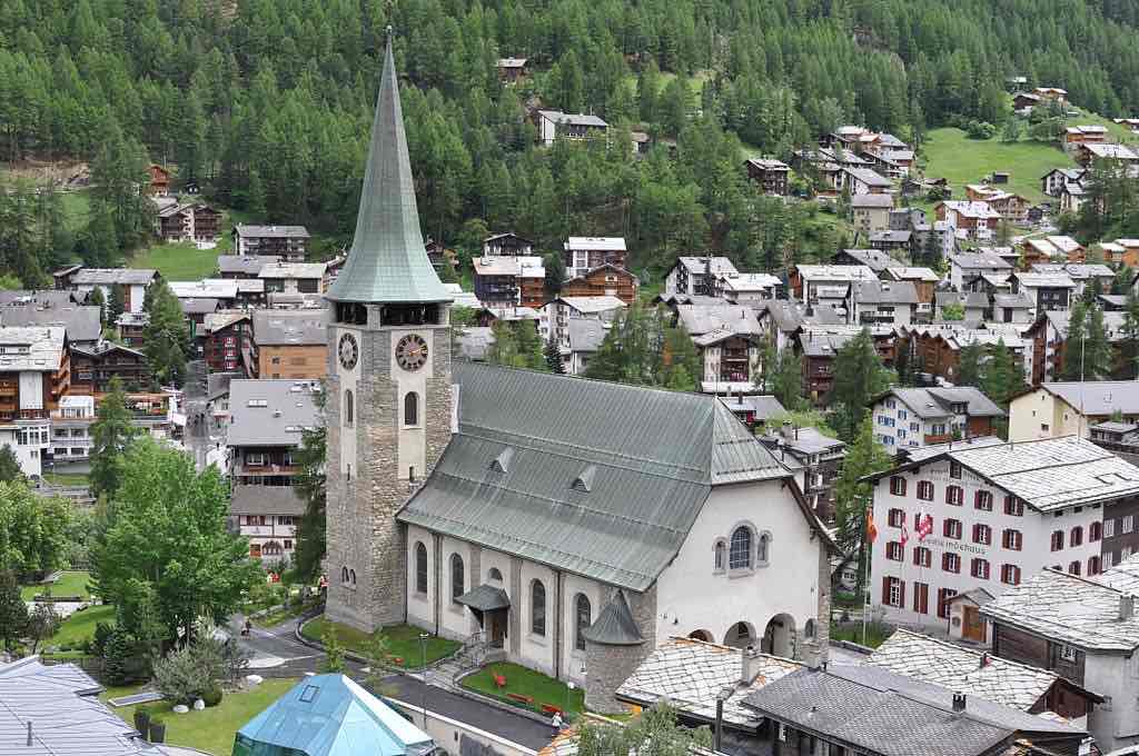 https://mdw-travel-data-us-east-1.s3.amazonaws.com/img/country/Switzerland/Zermatt-Church/img_03.jpg