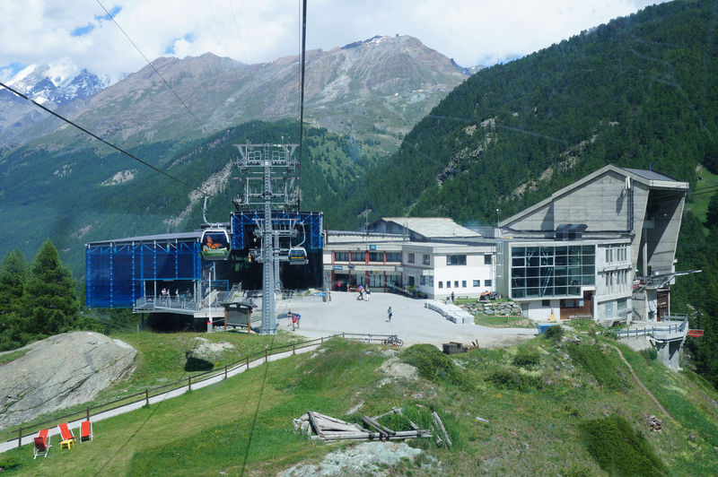 https://mdw-travel-data-us-east-1.s3.amazonaws.com/img/country/Switzerland/Zermatt-Furi-Cable-Car/img_01.jpg
