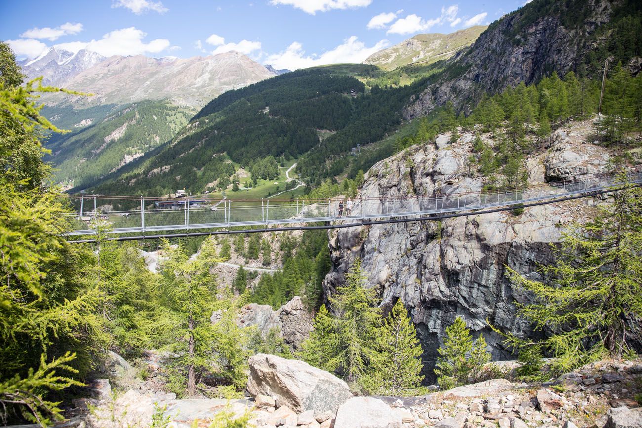 https://mdw-travel-data-us-east-1.s3.amazonaws.com/img/country/Switzerland/Zermatt-Furi-Cable-Car/img_03.jpg