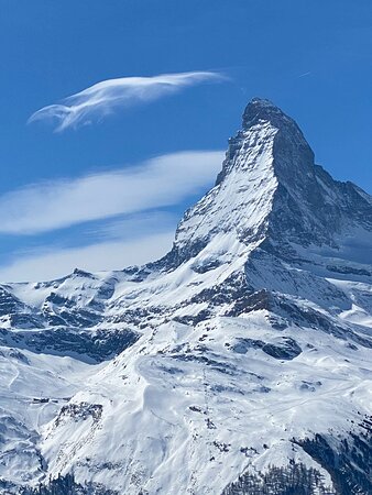 https://mdw-travel-data-us-east-1.s3.amazonaws.com/img/country/Switzerland/Zermatt-Matterhorn-Ski-Paradise/img_03.jpg