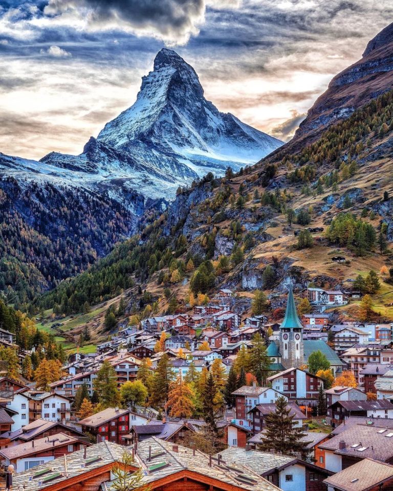 https://mdw-travel-data-us-east-1.s3.amazonaws.com/img/country/Switzerland/Zermatt-Village/img_02.jpg