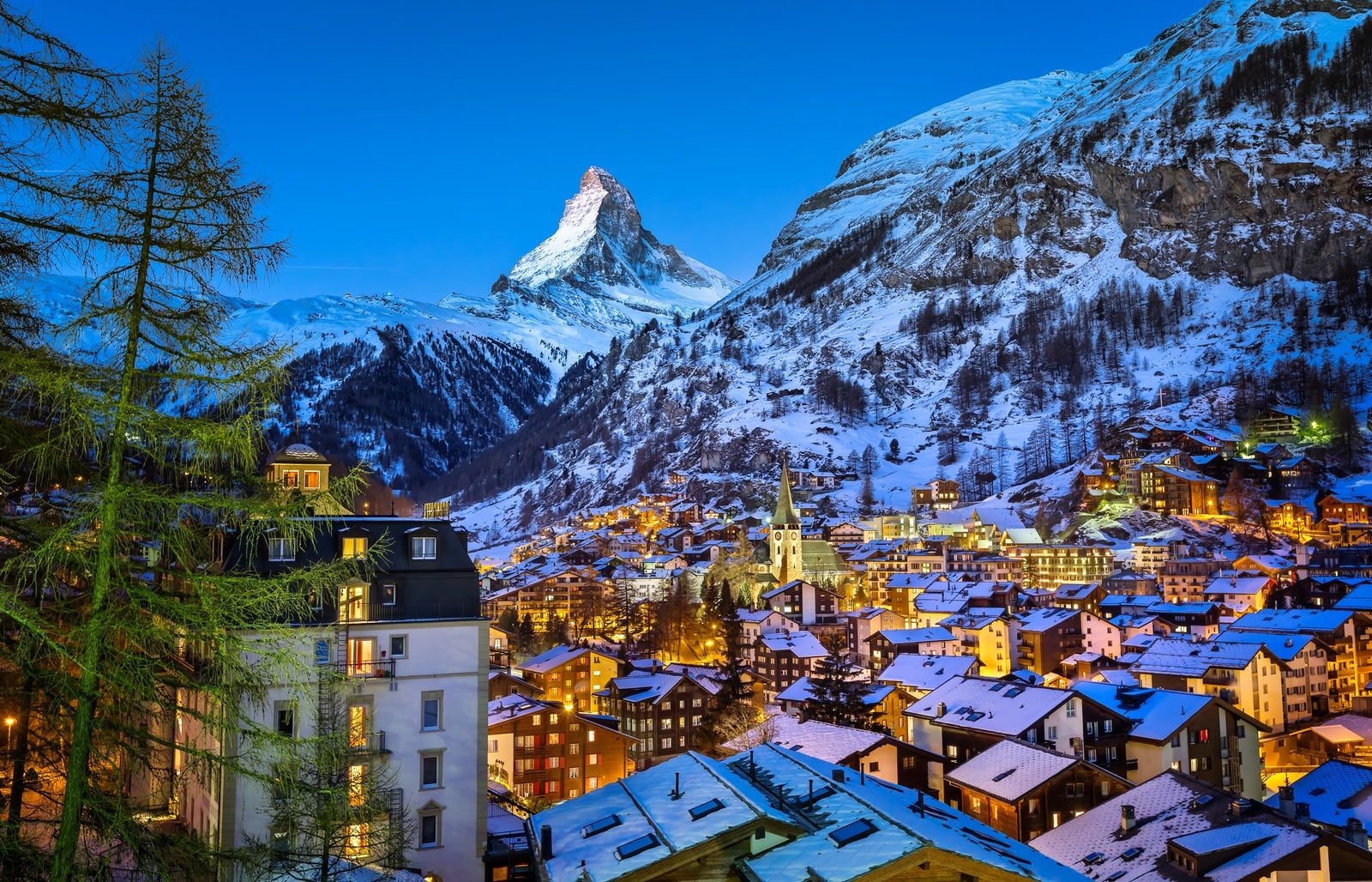 https://mdw-travel-data-us-east-1.s3.amazonaws.com/img/country/Switzerland/Zermatt-Village/img_03.jpg