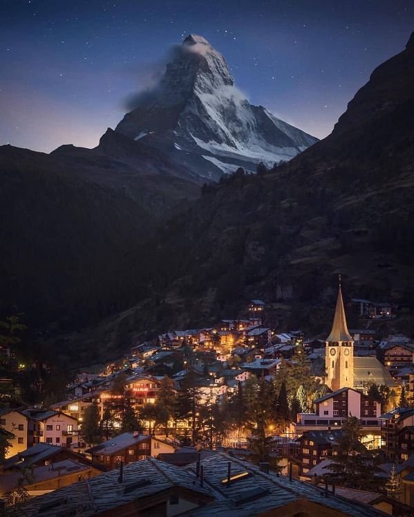 https://mdw-travel-data-us-east-1.s3.amazonaws.com/img/country/Switzerland/Zermatt/img_02.jpg