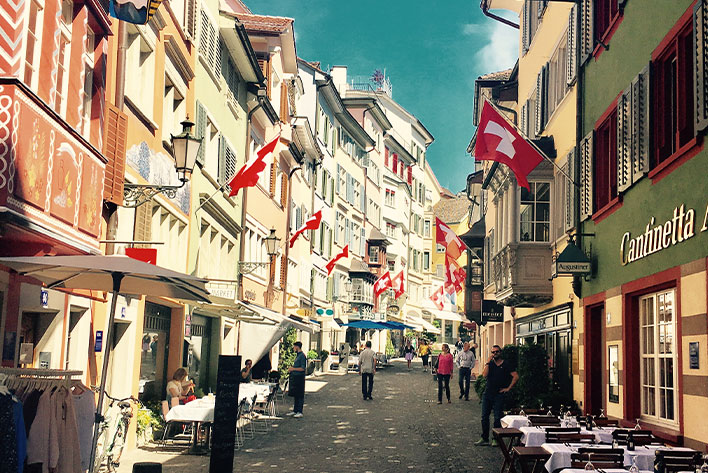 https://mdw-travel-data-us-east-1.s3.amazonaws.com/img/country/Switzerland/Zurich-Old-Town--Altstadt-/img_02.jpg