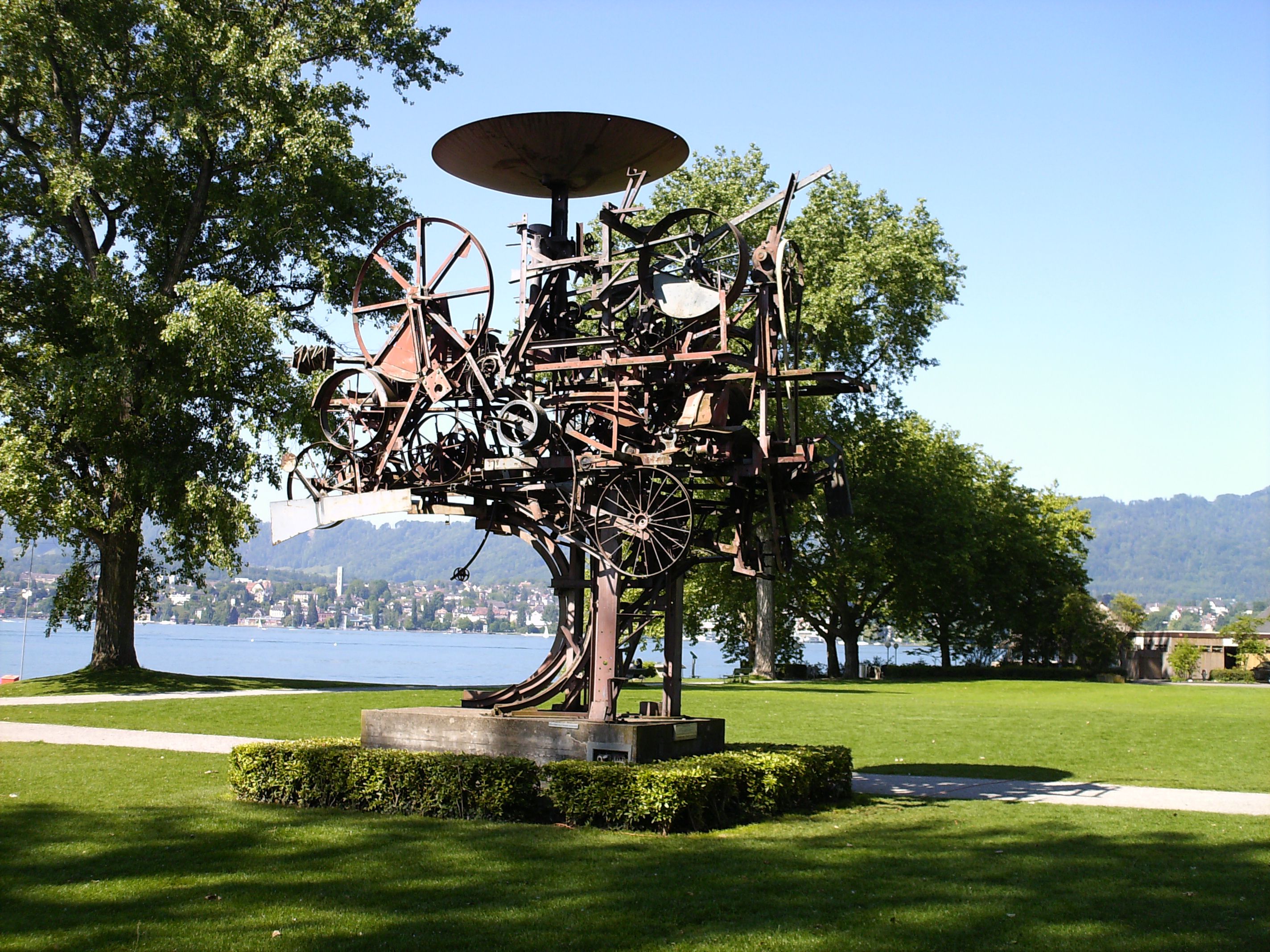 https://mdw-travel-data-us-east-1.s3.amazonaws.com/img/country/Switzerland/Zurichhorn-Park/img_01.jpg