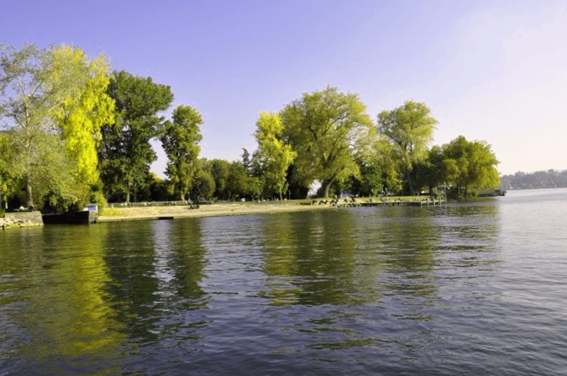 https://mdw-travel-data-us-east-1.s3.amazonaws.com/img/country/Switzerland/Zurichhorn-Park/img_02.jpg