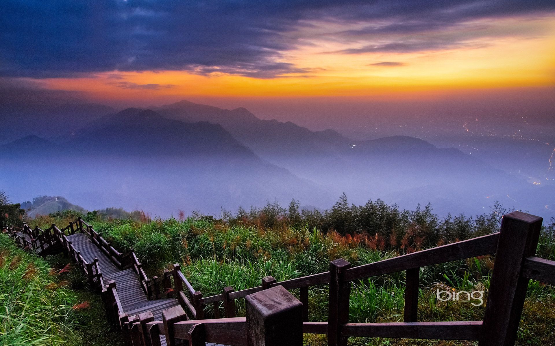 https://mdw-travel-data-us-east-1.s3.amazonaws.com/img/country/Taiwan/Alishan-National-Scenic-Area/img_00.jpg