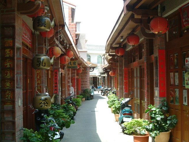 https://mdw-travel-data-us-east-1.s3.amazonaws.com/img/country/Taiwan/Central-Street/img_01.jpg