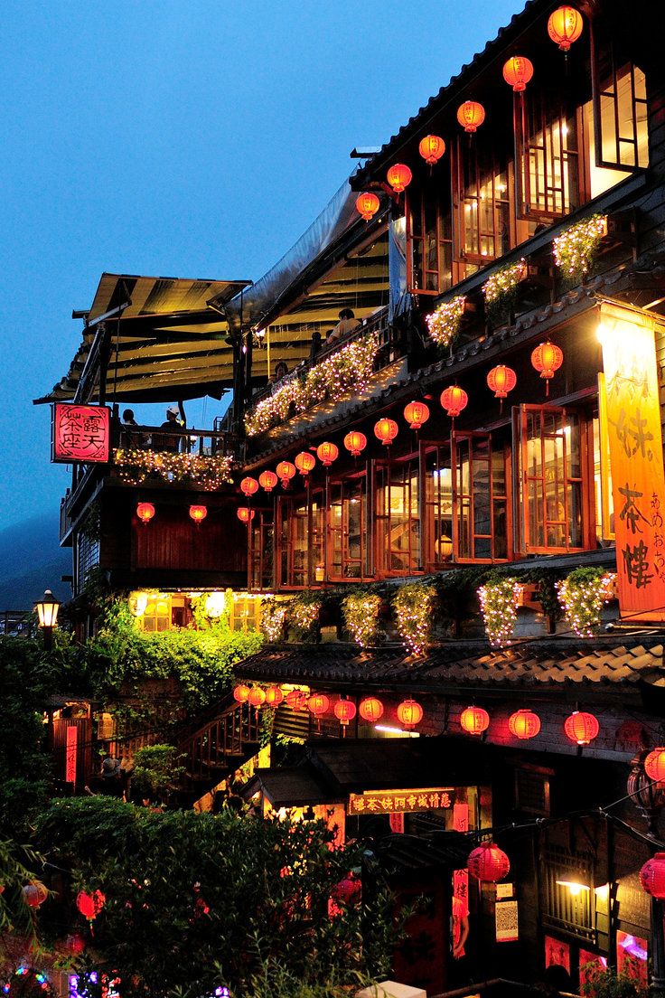 https://mdw-travel-data-us-east-1.s3.amazonaws.com/img/country/Taiwan/Central-Street/img_02.jpg