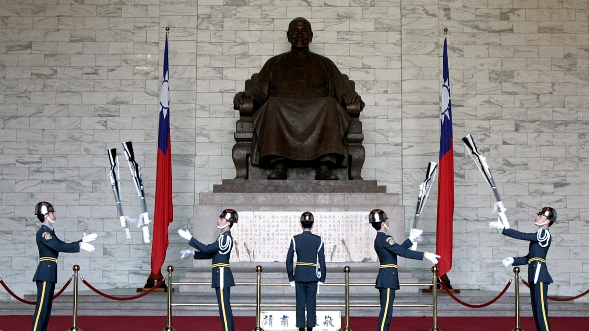 https://mdw-travel-data-us-east-1.s3.amazonaws.com/img/country/Taiwan/Chiang-Kai-shek-Statue/img_00.jpg