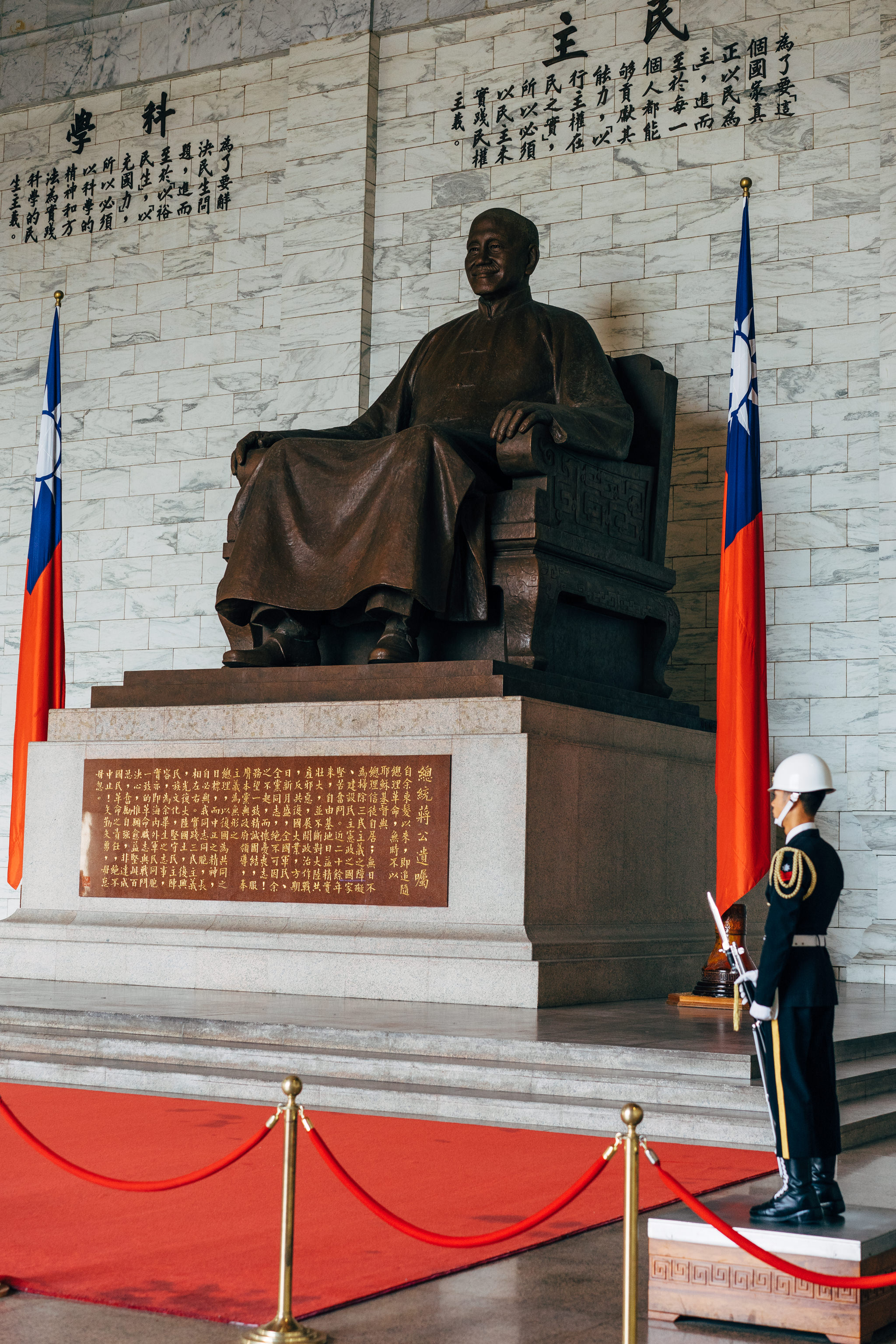 https://mdw-travel-data-us-east-1.s3.amazonaws.com/img/country/Taiwan/Chiang-Kai-shek-Statue/img_01.jpg