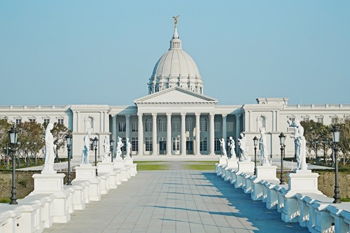 https://mdw-travel-data-us-east-1.s3.amazonaws.com/img/country/Taiwan/Chimei-Museum/img_02.jpg