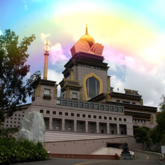 https://mdw-travel-data-us-east-1.s3.amazonaws.com/img/country/Taiwan/Chung-Tai-Chan-Monastery/img_03.jpg