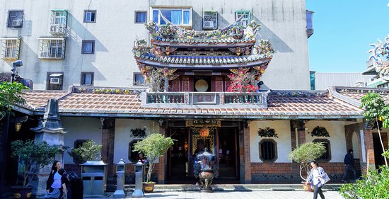 https://mdw-travel-data-us-east-1.s3.amazonaws.com/img/country/Taiwan/Dalongdong-Baoan-Temple/img_01.jpg