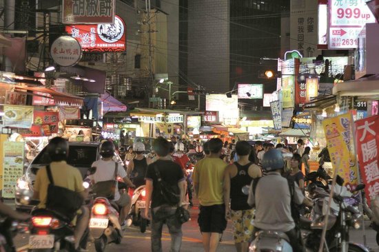 https://mdw-travel-data-us-east-1.s3.amazonaws.com/img/country/Taiwan/Donghai-Night-Market/img_02.jpg