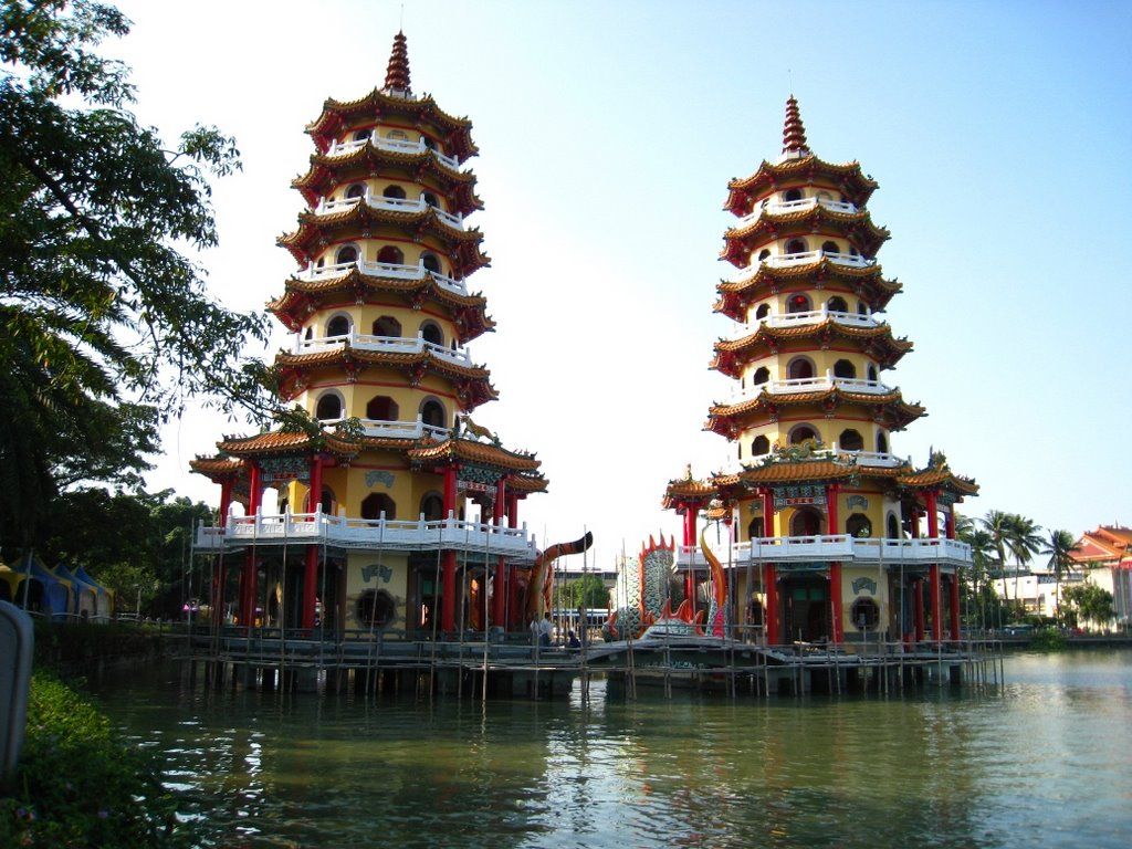 https://mdw-travel-data-us-east-1.s3.amazonaws.com/img/country/Taiwan/Dragon-Tiger-Tower/img_02.jpg