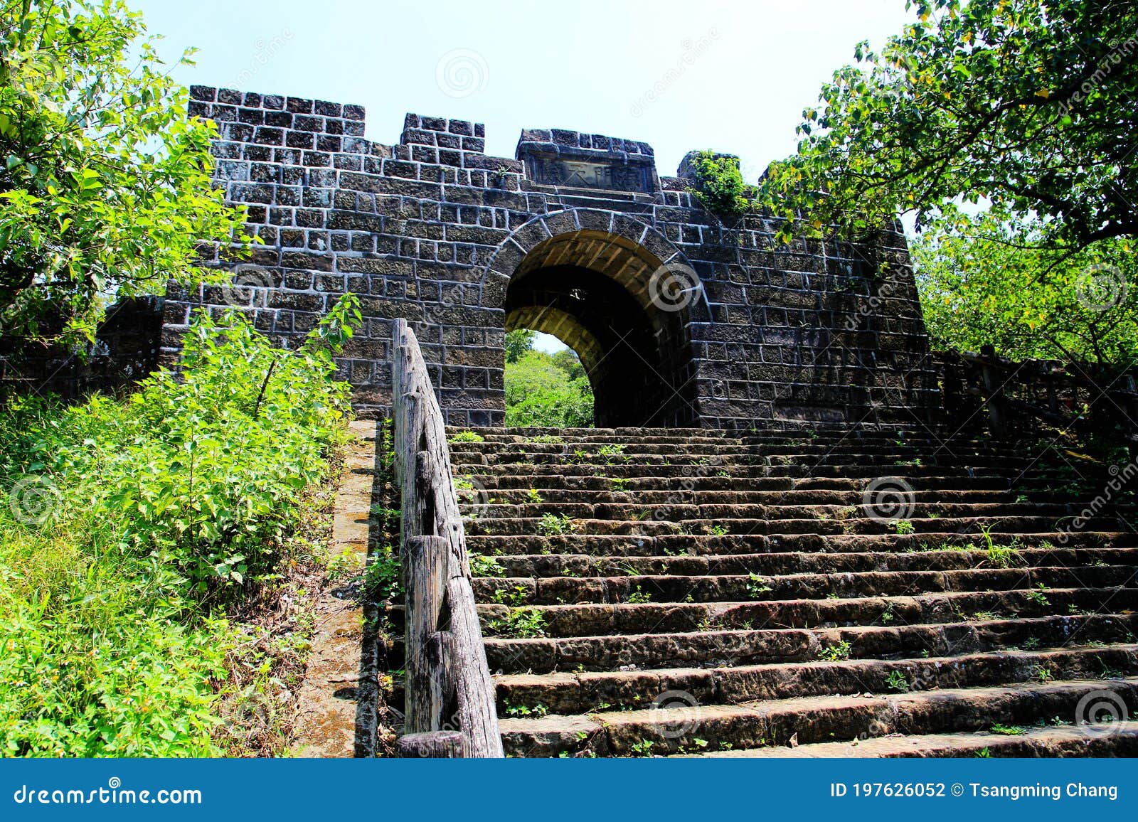 https://mdw-travel-data-us-east-1.s3.amazonaws.com/img/country/Taiwan/Ershawan-Fort/img_00.jpg