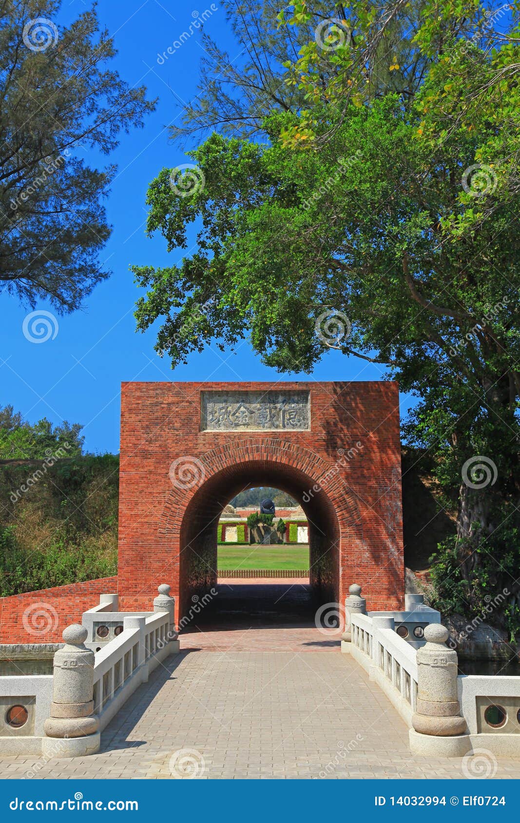https://mdw-travel-data-us-east-1.s3.amazonaws.com/img/country/Taiwan/Eternal-Golden-Castle/img_02.jpg