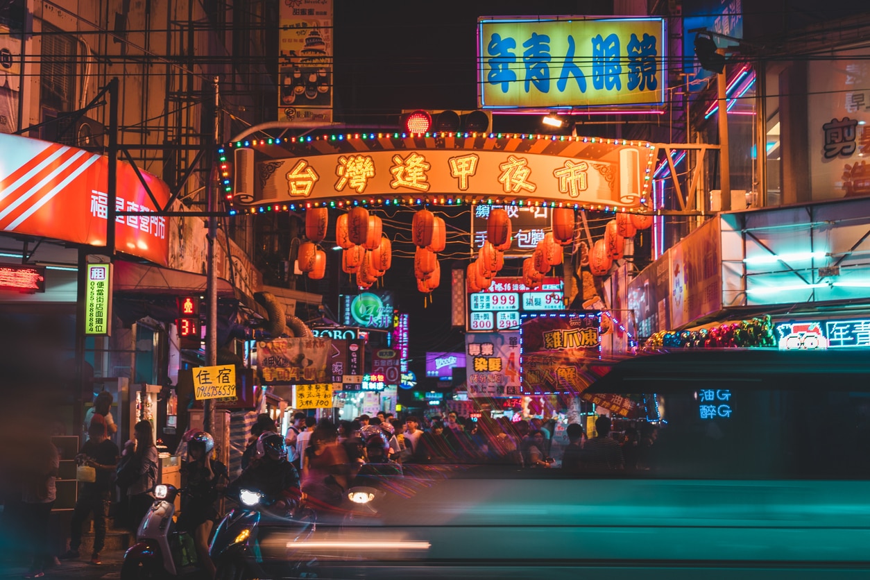 https://mdw-travel-data-us-east-1.s3.amazonaws.com/img/country/Taiwan/Feng-Chia-Night-Market/img_00.jpg