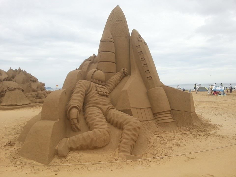 https://mdw-travel-data-us-east-1.s3.amazonaws.com/img/country/Taiwan/Flying-Sand-Sculpture/img_02.jpg