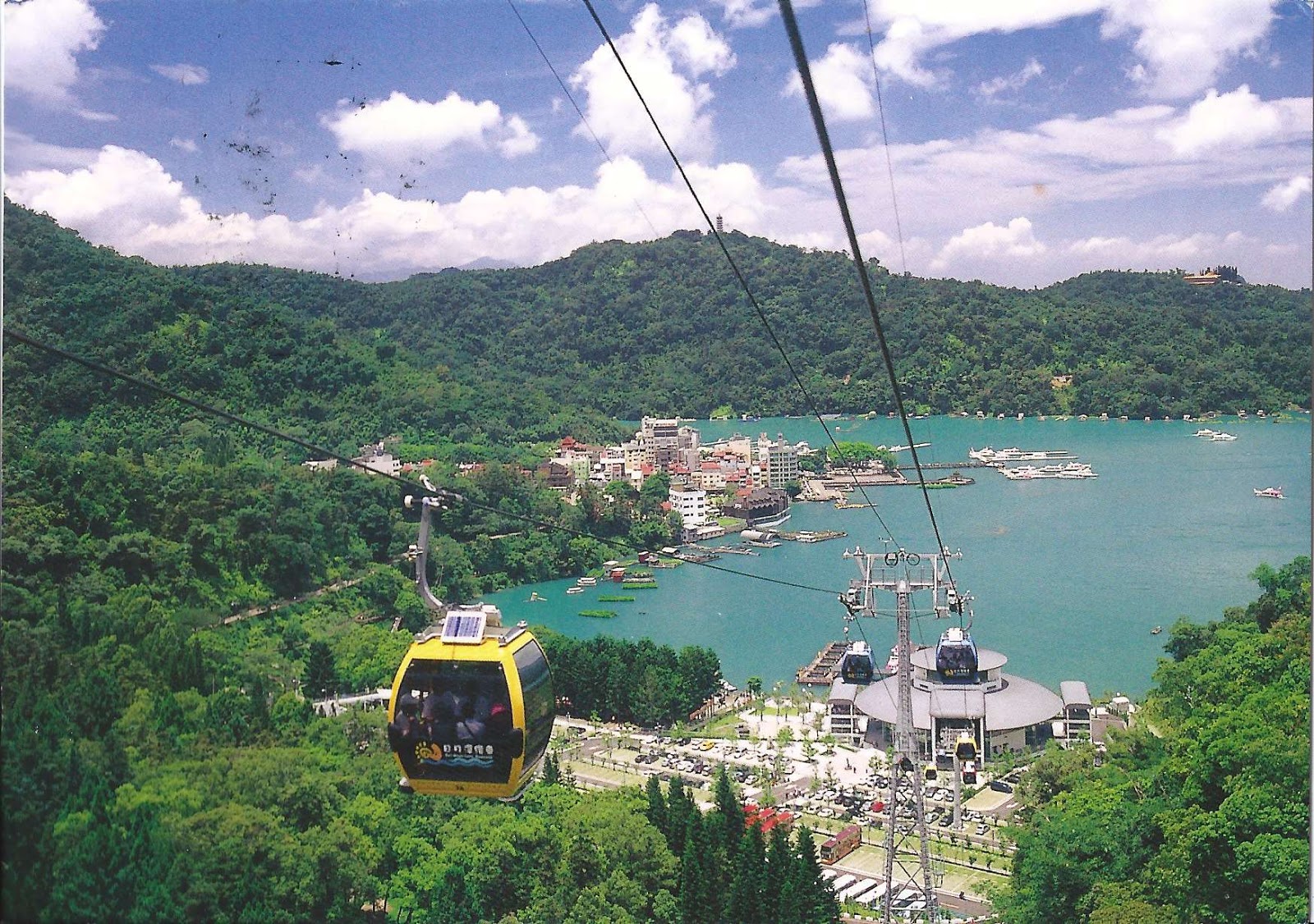 https://mdw-travel-data-us-east-1.s3.amazonaws.com/img/country/Taiwan/Formosan-Aboriginal-Culture-Village/img_01.jpg