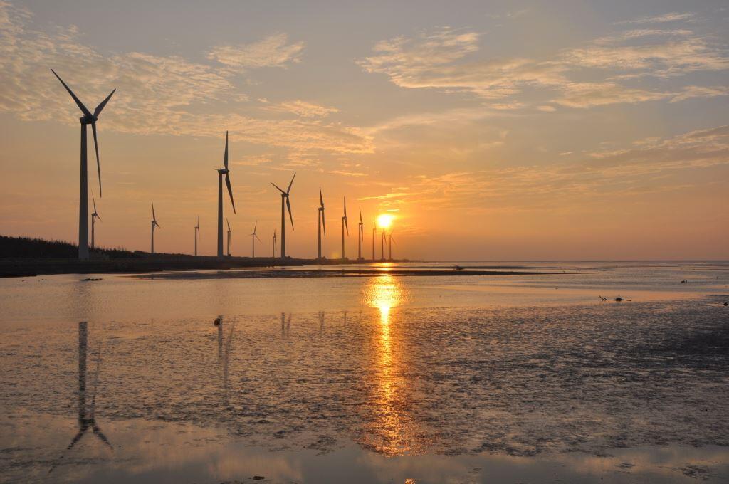 https://mdw-travel-data-us-east-1.s3.amazonaws.com/img/country/Taiwan/Gaomei-Wetlands/img_01.jpg