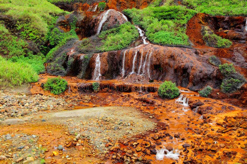 https://mdw-travel-data-us-east-1.s3.amazonaws.com/img/country/Taiwan/Golden-Waterfall-Visitor-Center/img_00.jpg