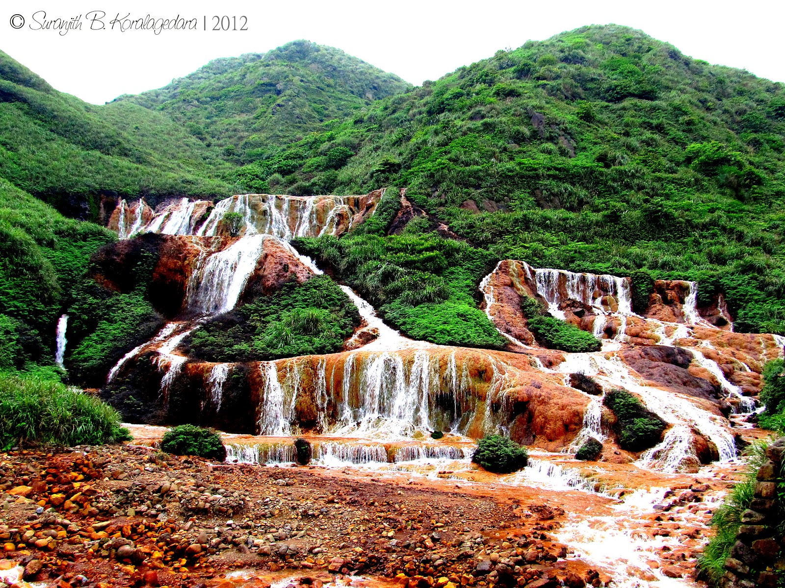 https://mdw-travel-data-us-east-1.s3.amazonaws.com/img/country/Taiwan/Golden-Waterfall/img_01.jpg