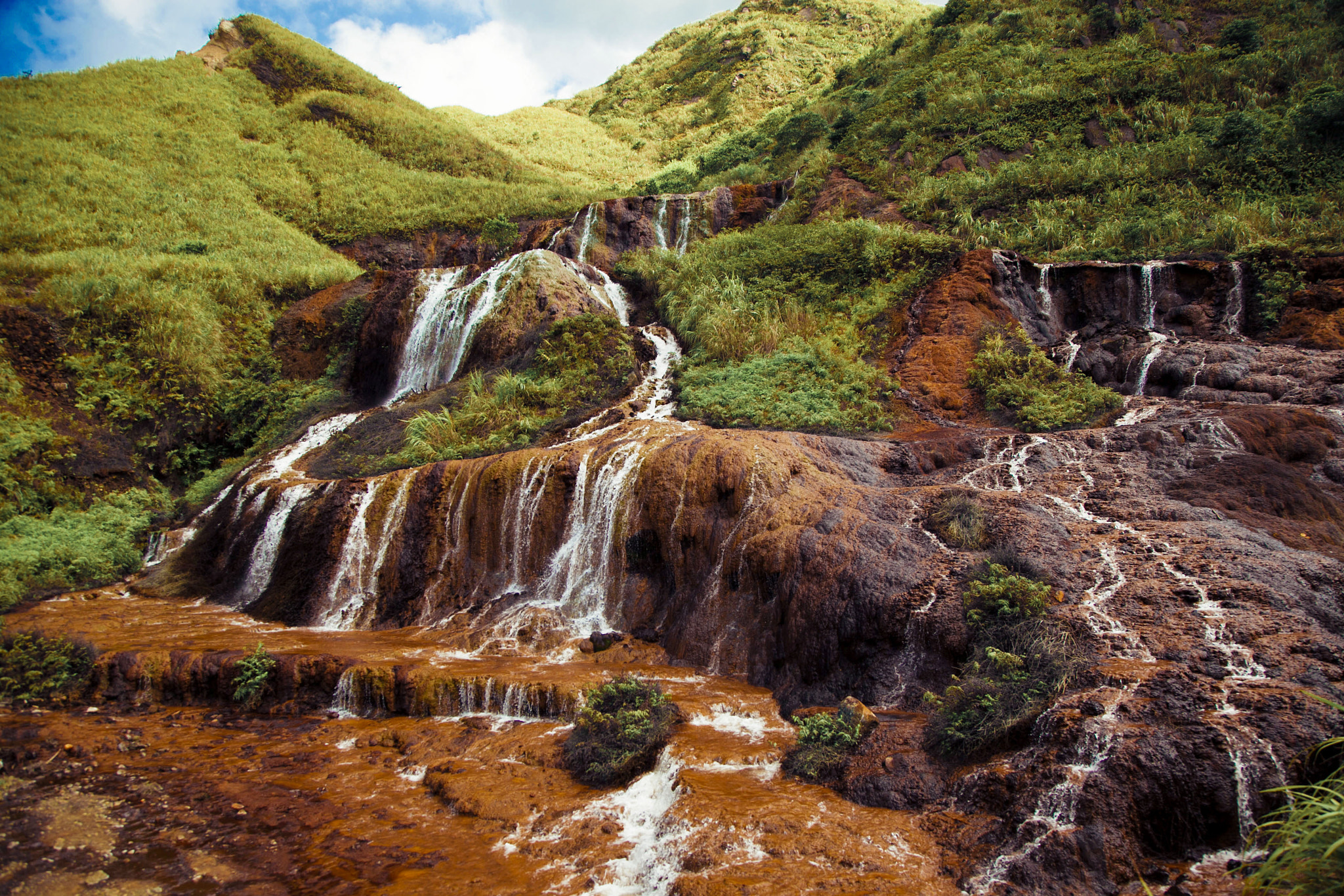 https://mdw-travel-data-us-east-1.s3.amazonaws.com/img/country/Taiwan/Golden-Waterfall/img_02.jpg