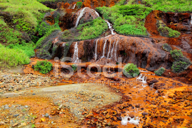 https://mdw-travel-data-us-east-1.s3.amazonaws.com/img/country/Taiwan/Golden-Waterfall/img_03.jpg