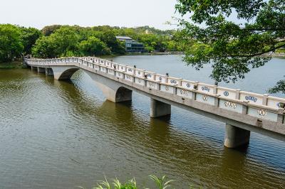 https://mdw-travel-data-us-east-1.s3.amazonaws.com/img/country/Taiwan/Green-Grass-Lake/img_02.jpg