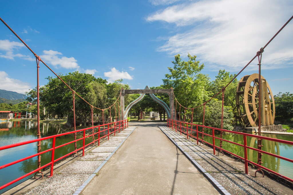 https://mdw-travel-data-us-east-1.s3.amazonaws.com/img/country/Taiwan/Guanshan-Water-Park/img_02.jpg