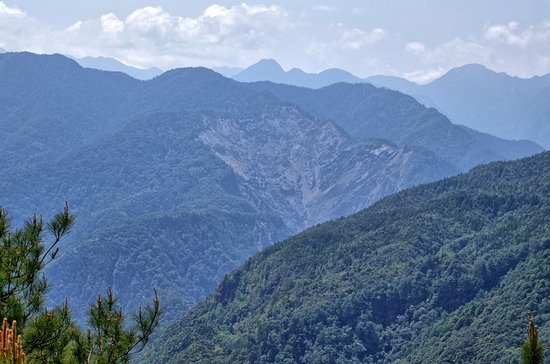 https://mdw-travel-data-us-east-1.s3.amazonaws.com/img/country/Taiwan/Guanwu-National-Forest-Recreation-Area/img_01.jpg
