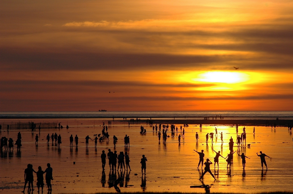 https://mdw-travel-data-us-east-1.s3.amazonaws.com/img/country/Taiwan/Hengshan-Gaomei-Wetland/img_01.jpg