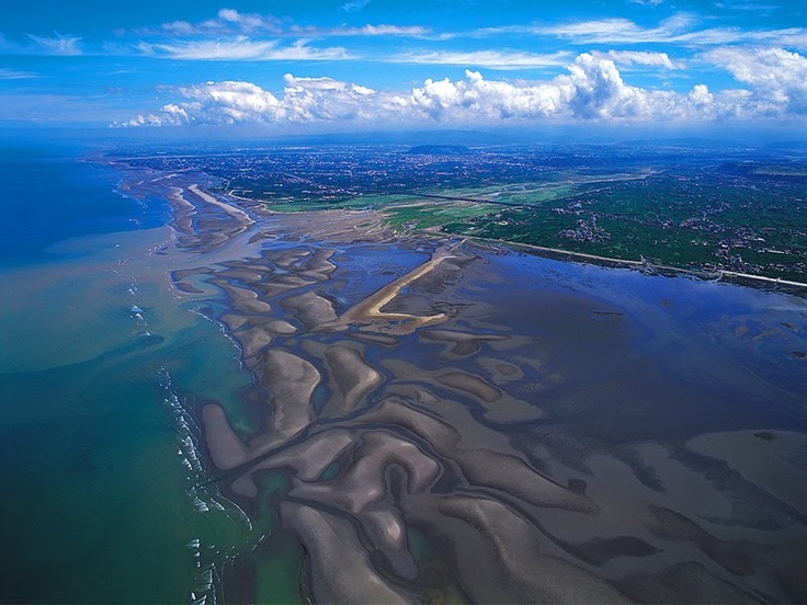 https://mdw-travel-data-us-east-1.s3.amazonaws.com/img/country/Taiwan/Hengshan-Gaomei-Wetland/img_02.jpg