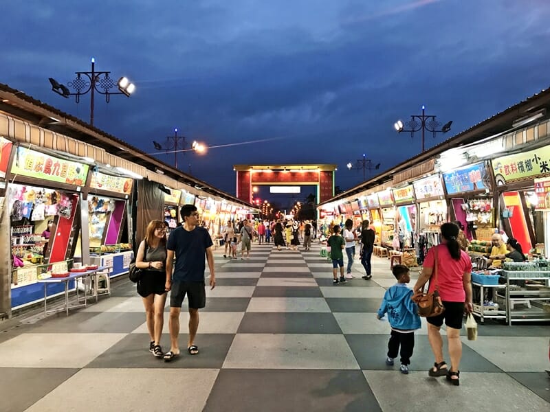 https://mdw-travel-data-us-east-1.s3.amazonaws.com/img/country/Taiwan/Hualien-Night-Market/img_03.jpg