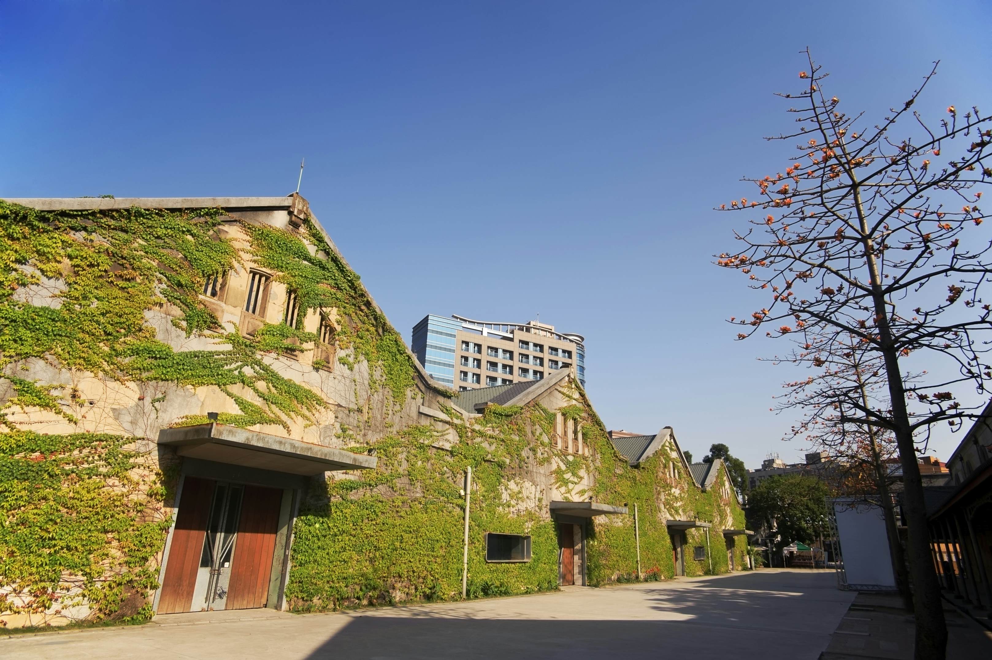 https://mdw-travel-data-us-east-1.s3.amazonaws.com/img/country/Taiwan/Huashan-1914-Creative-Park/img_02.jpg