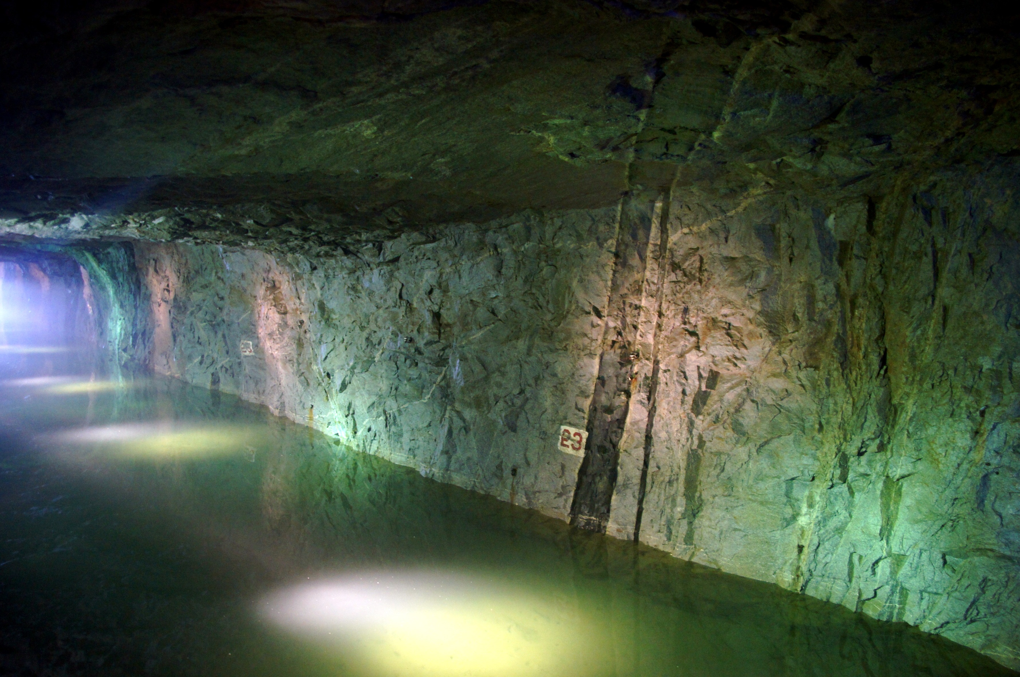 https://mdw-travel-data-us-east-1.s3.amazonaws.com/img/country/Taiwan/Jhaishan-Tunnel/img_00.jpg