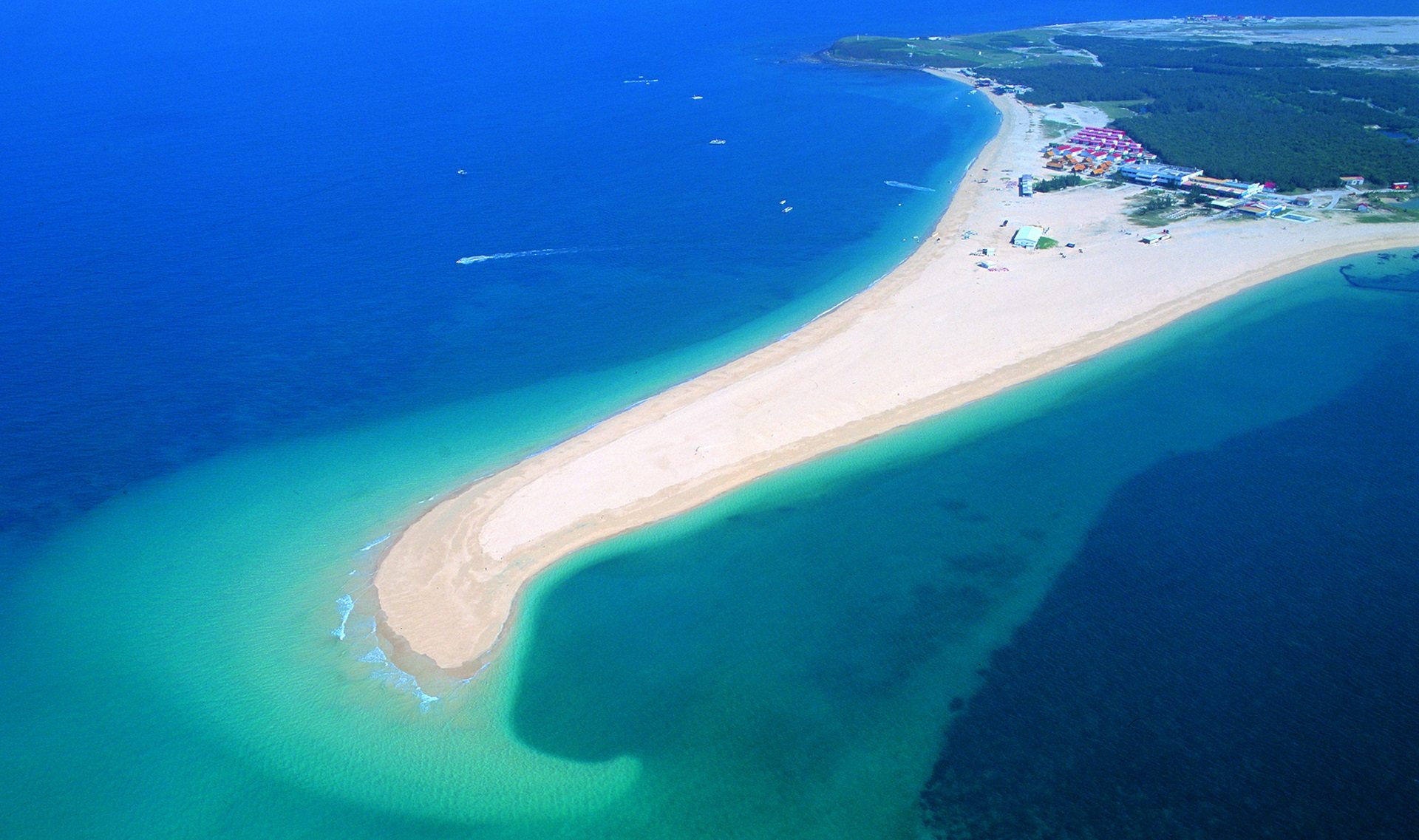 https://mdw-travel-data-us-east-1.s3.amazonaws.com/img/country/Taiwan/Jibei-Sand-Beach/img_00.jpg